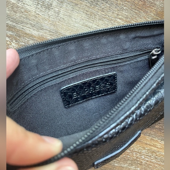 Express Wristlet in Black - Picture 4 of 4
